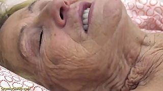 old man licks young woman pussy