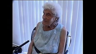 grandma eating pussy