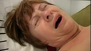 mature mom masturbating