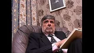 dad used in daughter sleeping in mom bed